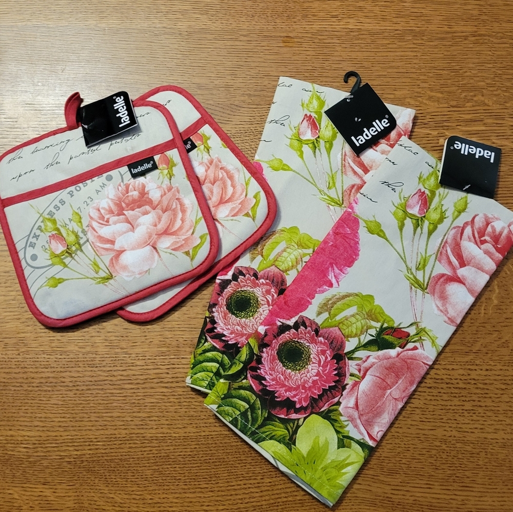 Ladelle floral kitchen set - 2 pot holdrs + 2 towels - pinks & greens